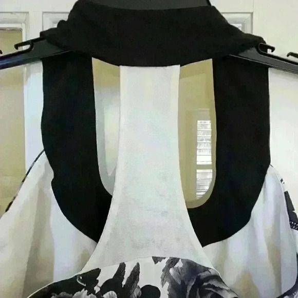 Lululemon Floral Athletic Racerback Top Size 8 Workout Loungewear Outdoors - Picture 4 of 9